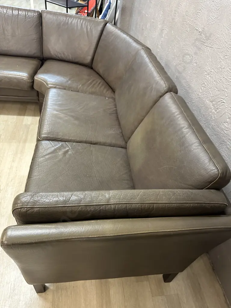 Mid Century Dark Green Leather Corner Sofa - 3 Piece. H80 L280 & 220cm From Corner Image 1++