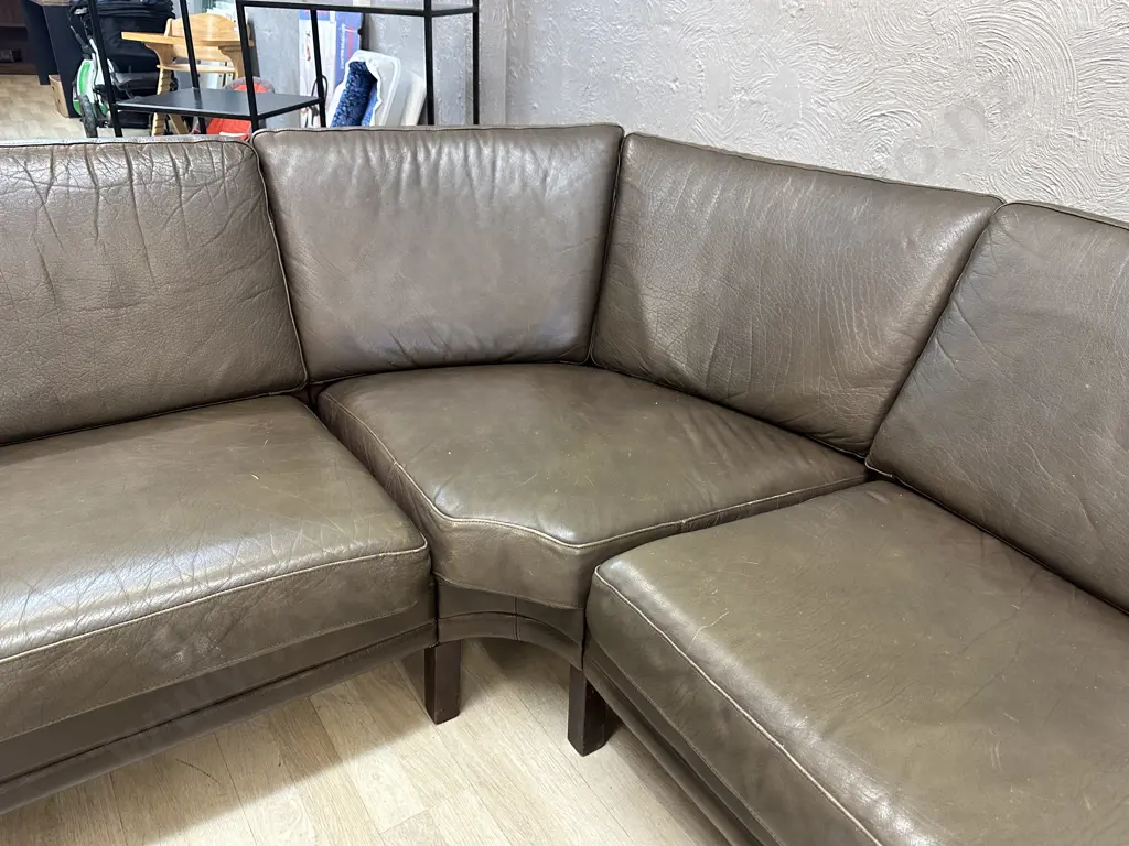 Mid Century Dark Green Leather Corner Sofa - 3 Piece. H80 L280 & 220cm From Corner Image 1++