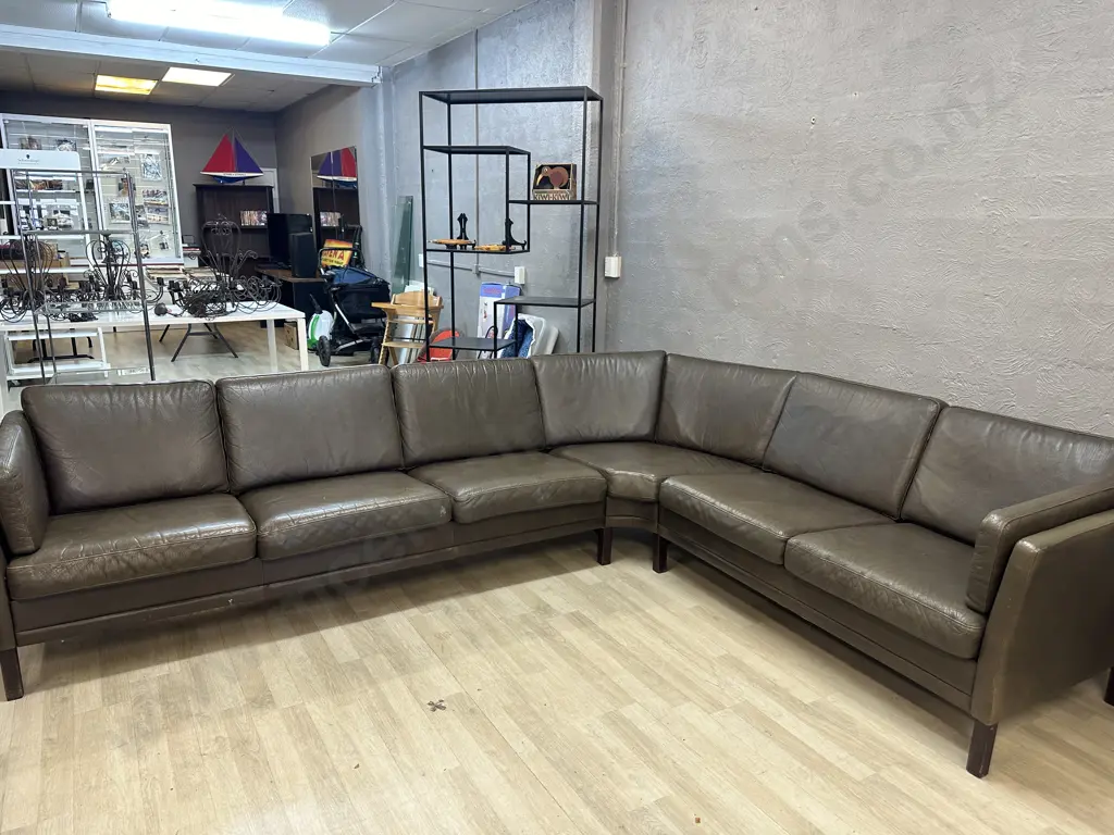 Mid Century Dark Green Leather Corner Sofa - 3 Piece. H80 L280 & 220cm From Corner Image 1++