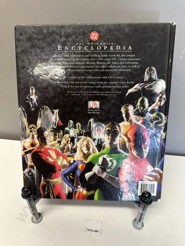 The DC Comics Encyclopedia-The Definitive Guide to the Characters of DC Universe - 2004 Dorling Kindersley Publishing Image 1++