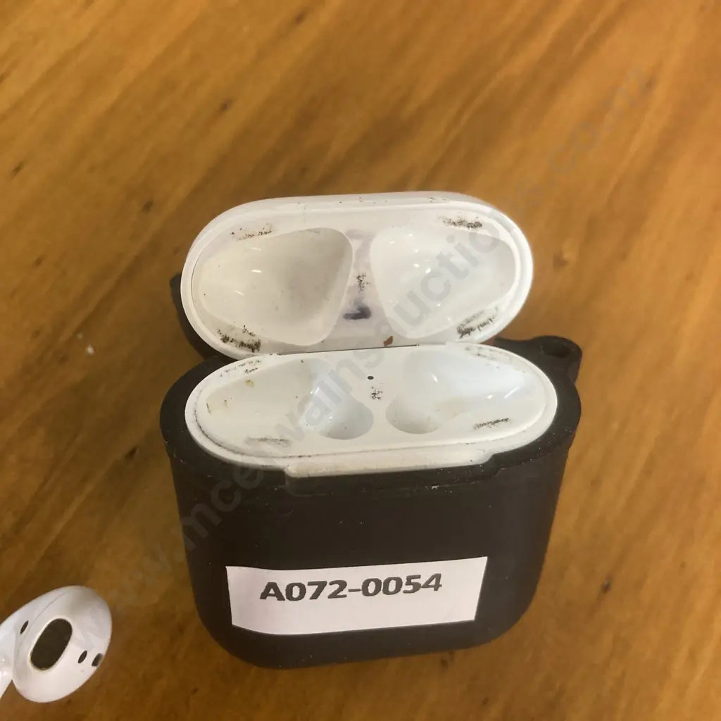 AirPods 2 (A2032) With Charging Case Image 1++