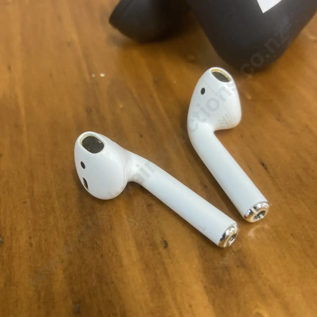 AirPods 2 (A2032) With Charging Case Image 1++