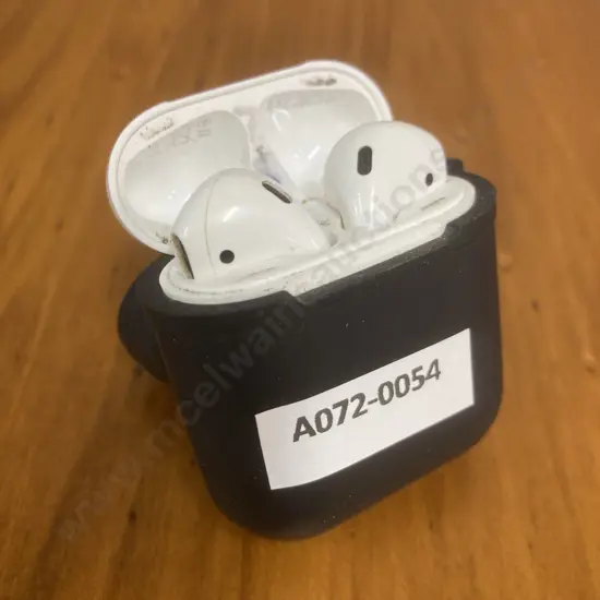 AirPods 2 (A2032) With Charging Case