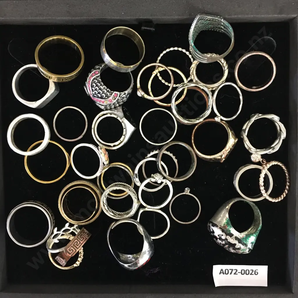 Large Selection Of Costume Jewellery Rings Image 1++