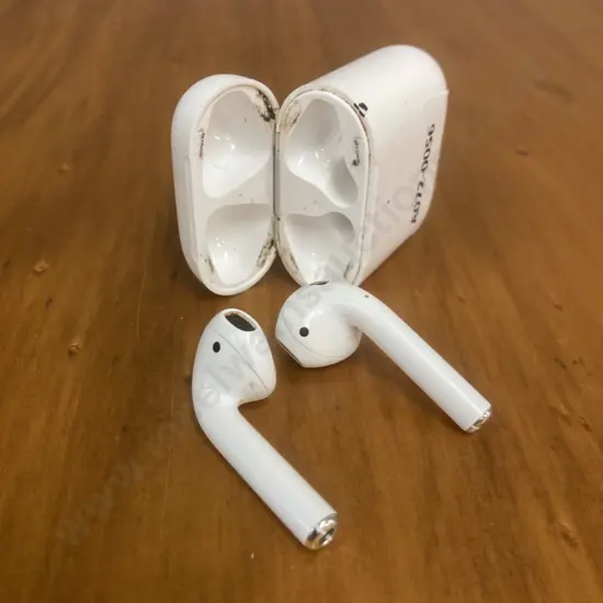 AirPods 2 (A2032) With Charging Case