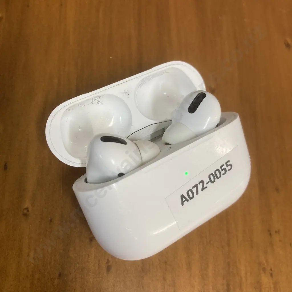 AirPods Pro 1 (A2084) With Charging Case Image 1++