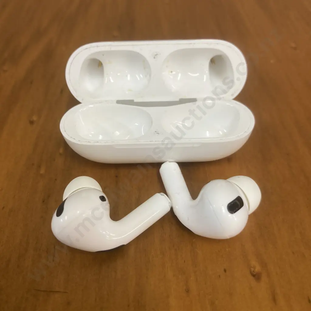 AirPods Pro 1 (A2084) With Charging Case Image 1++
