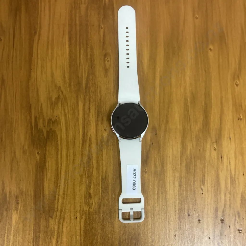 Samsung Galaxy Watch6 Bluetooth (40mm) Sapphire Crystal, GPS. Serial #RFAW81HMYPA Image 1++