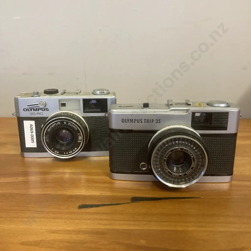 Vintage Olympus Trip 35 Film Camera With D.Zuiko 40mm f2.8 Lens & Olympus 35 RC With D.Zuiko 42mm f2.8 Lens - Japan Image 1++