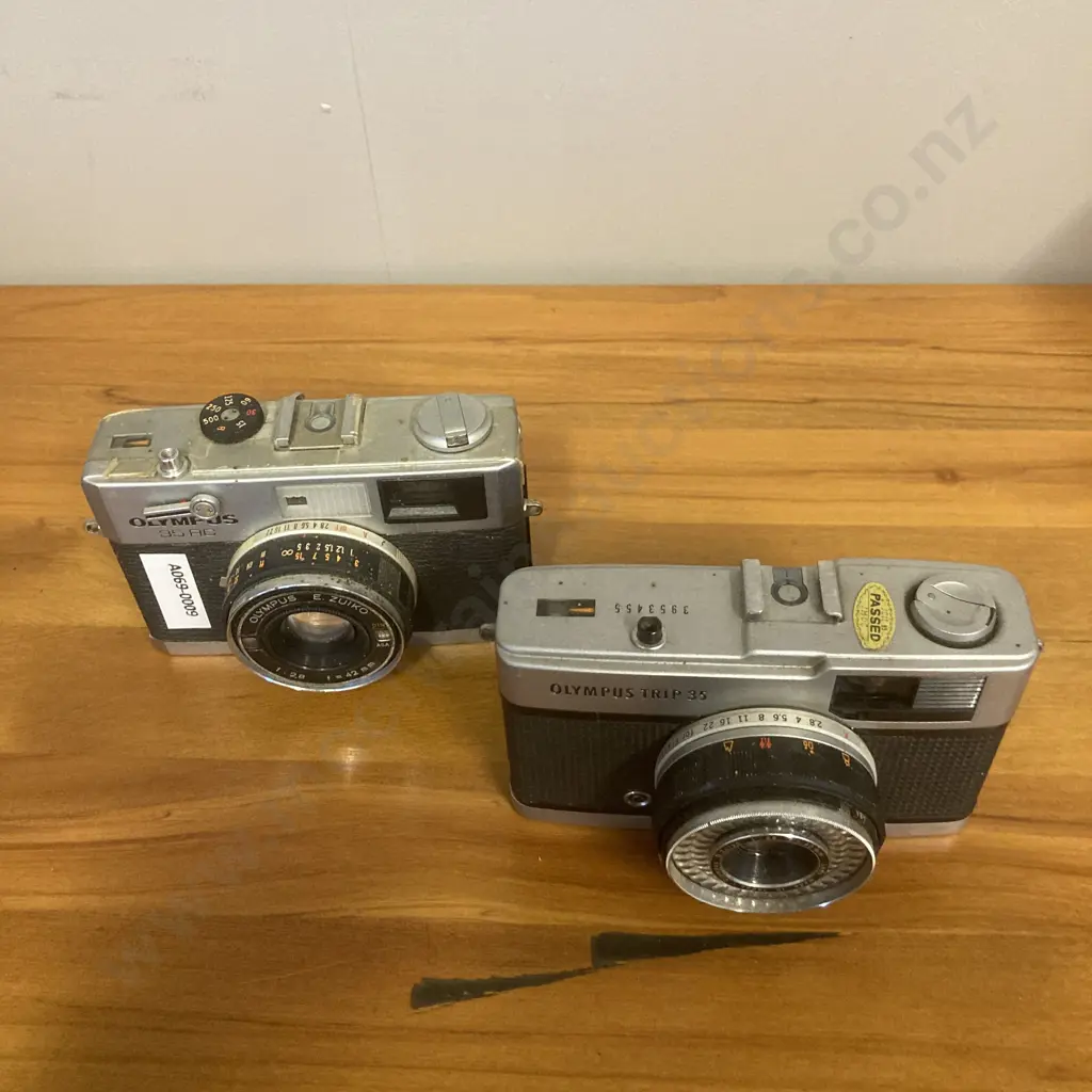 Vintage Olympus Trip 35 Film Camera With D.Zuiko 40mm f2.8 Lens & Olympus 35 RC With D.Zuiko 42mm f2.8 Lens - Japan Image 1++