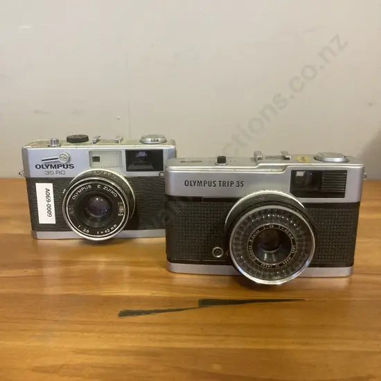Vintage Olympus Trip 35 Film Camera With D.Zuiko 40mm f2.8 Lens & Olympus 35 RC With D.Zuiko 42mm f2.8 Lens - Japan