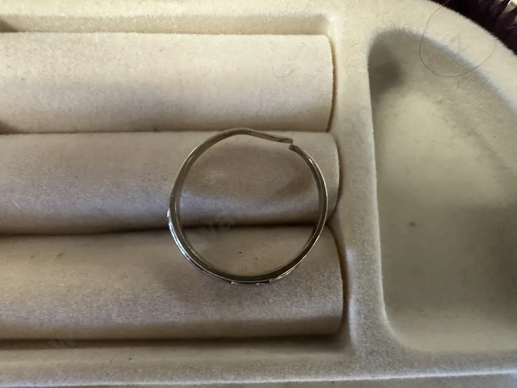 18ct Gold Ring (Damaged) Image 1++