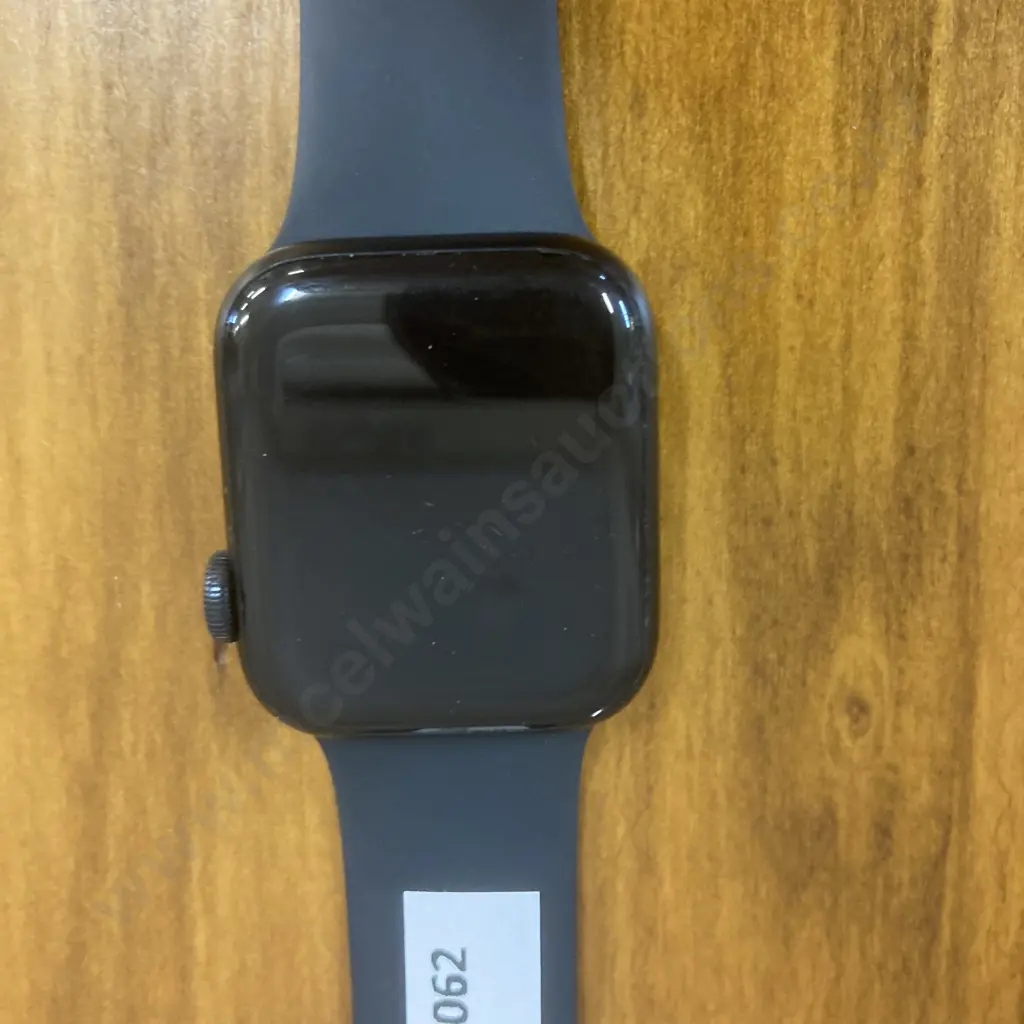 Apple Watch SE (40mm) GPS, LTE, Black & Grey Image 1++