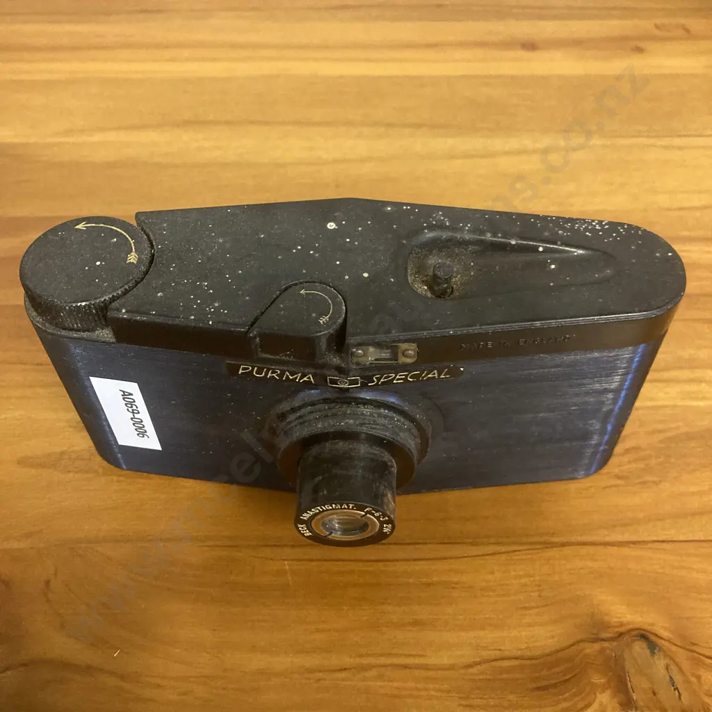 Purma Special Bakelite Snapshot Camera, 127 Roll Film - Made In England 1937 to 1951 Image 1++