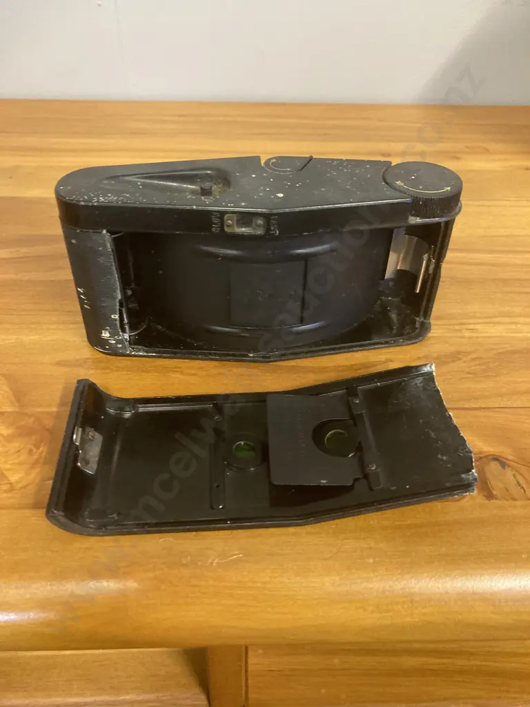 Purma Special Bakelite Snapshot Camera, 127 Roll Film - Made In England 1937 to 1951 Image 1++