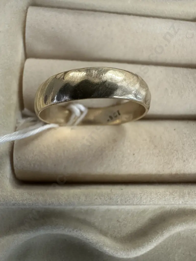 9ct Gold Mens Wedding Band Image 1++