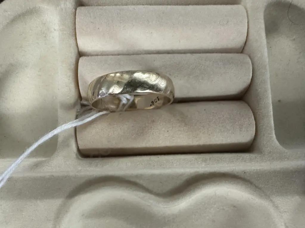 9ct Gold Mens Wedding Band Image 1++