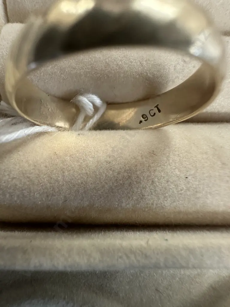 9ct Gold Mens Wedding Band Image 1++
