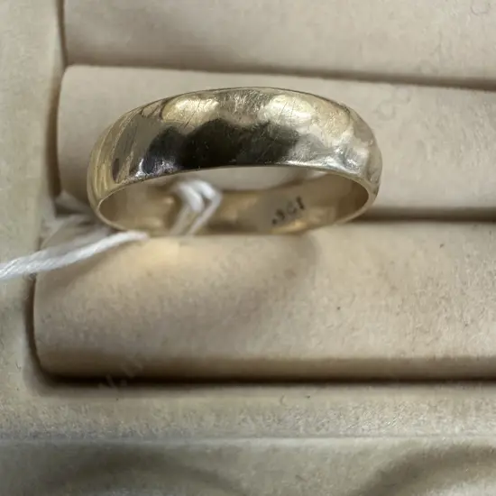9ct Gold Mens Wedding Band