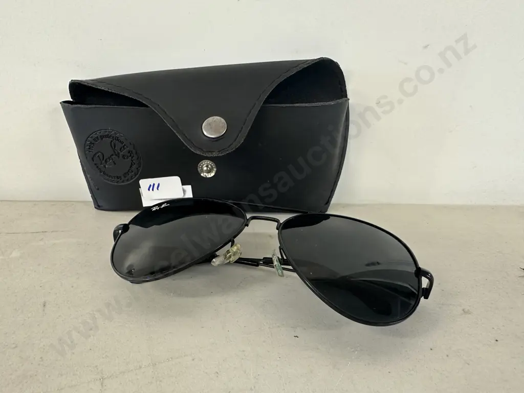 Ray -Ban Sunglasses With Case Image 1++