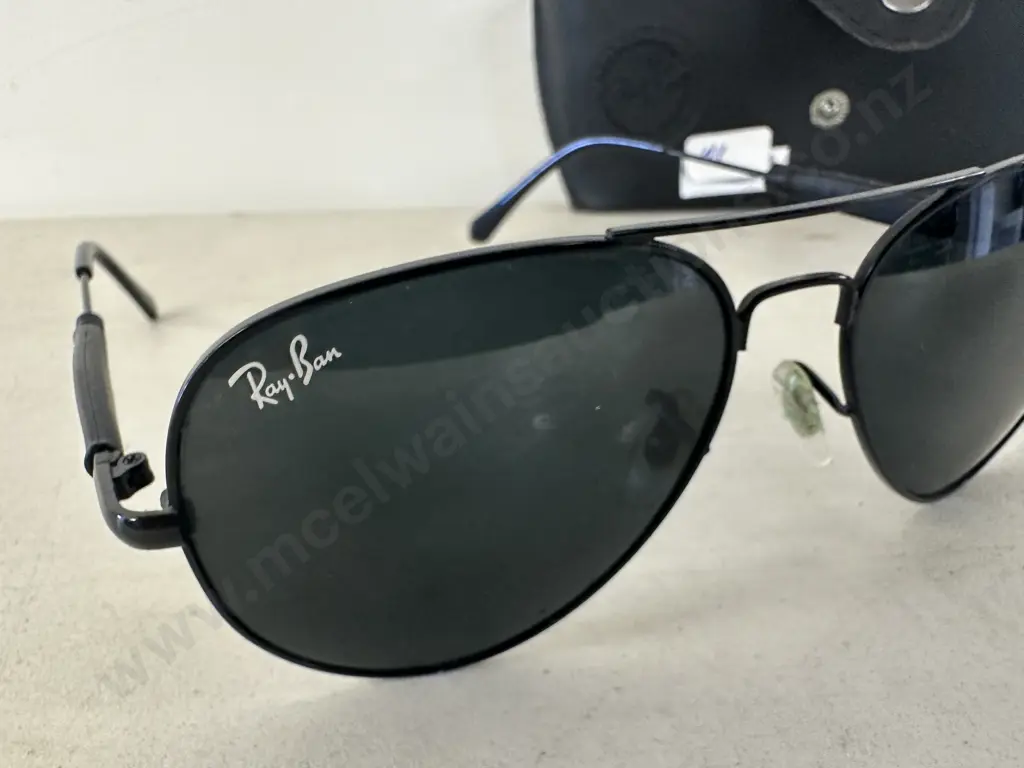 Ray -Ban Sunglasses With Case Image 1++