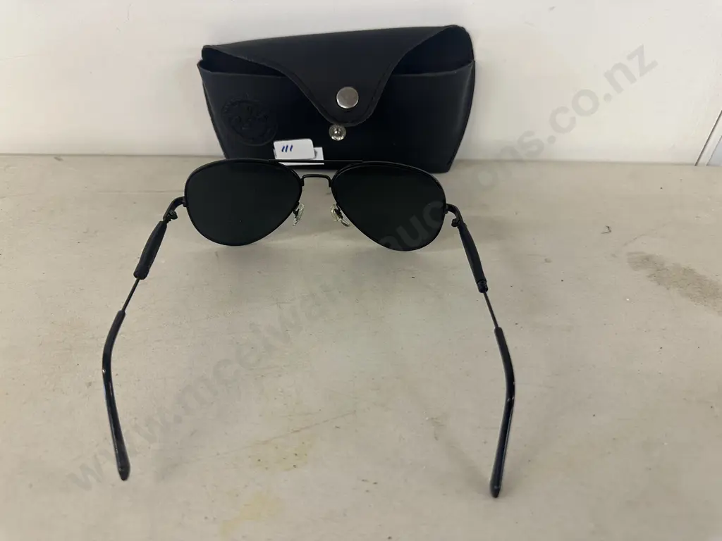 Ray -Ban Sunglasses With Case Image 1++