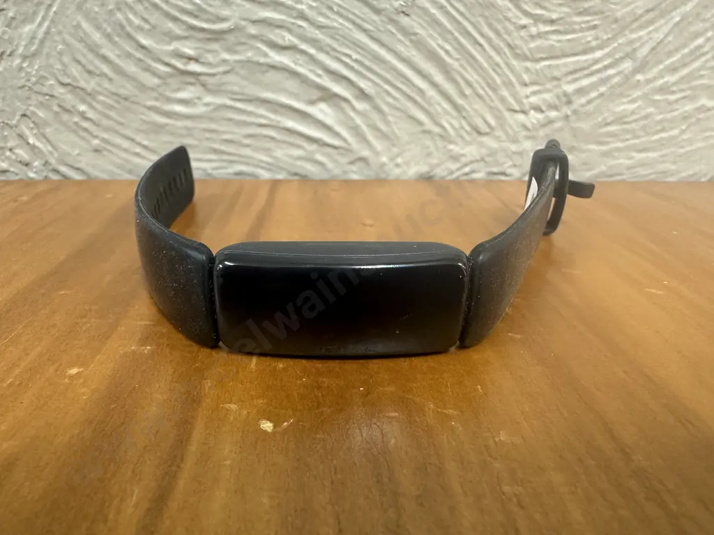 Fit Bit Watch With Black Strap Image 1++