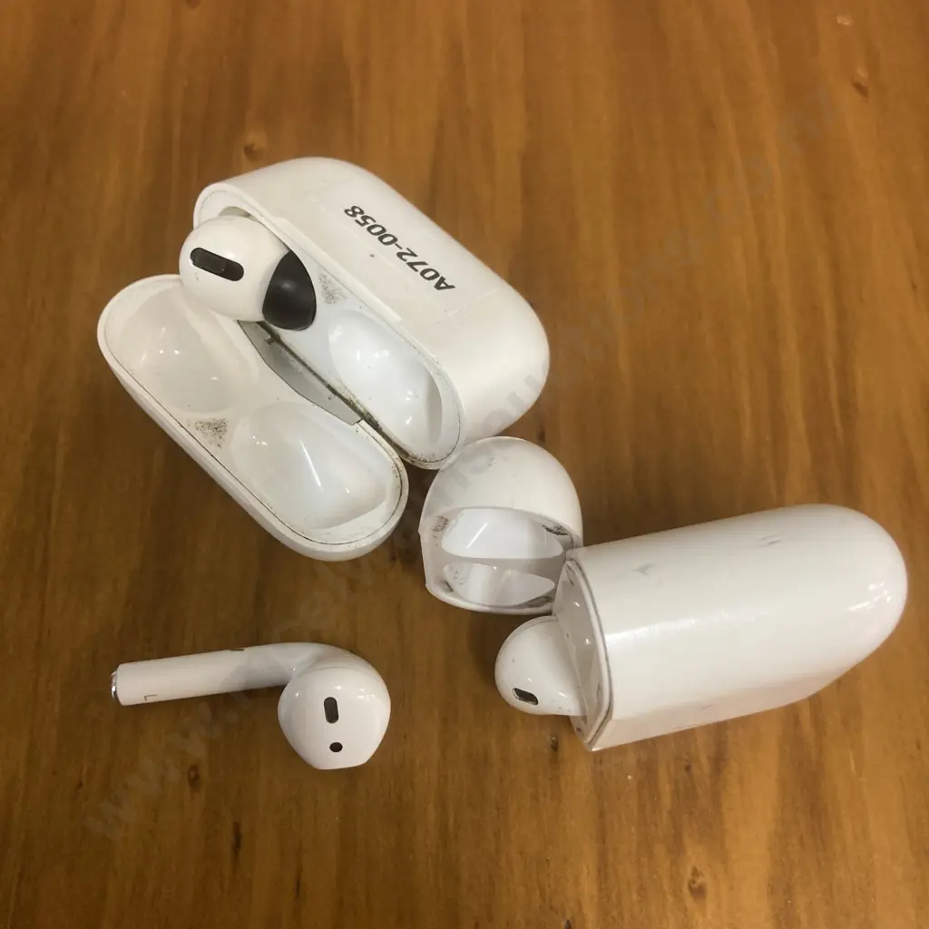 AirPods Pro - 1 x AirPod & Charging Case, Single AirPod 2 (A2031), Single AirPod 2 (A2031) With Charging Case Image 1++