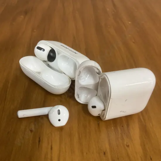 AirPods Pro - 1 x AirPod & Charging Case, Single AirPod 2 (A2031), Single AirPod 2 (A2031) With Charging Case