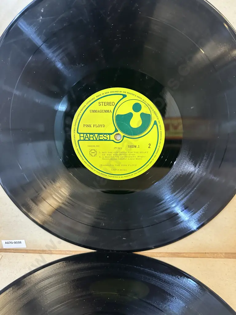 Pink Floyd Vinyl LPs Without Covers - A Saucerful Of Secrets 1968 Columbia SCXM6258 & Ummagumma 1969 Harvest SHDW.1 - NZ Image 1++