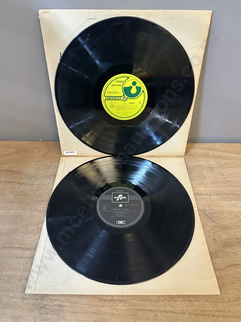 Pink Floyd Vinyl LPs Without Covers - A Saucerful Of Secrets 1968 Columbia SCXM6258 & Ummagumma 1969 Harvest SHDW.1 - NZ Image 1++