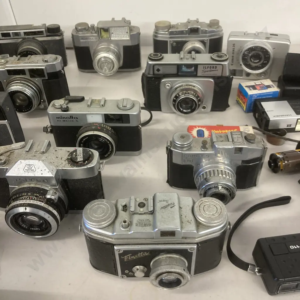 Box Lot Cameras & Camera Items - Assorted German, Japanese & Italian Image 1++