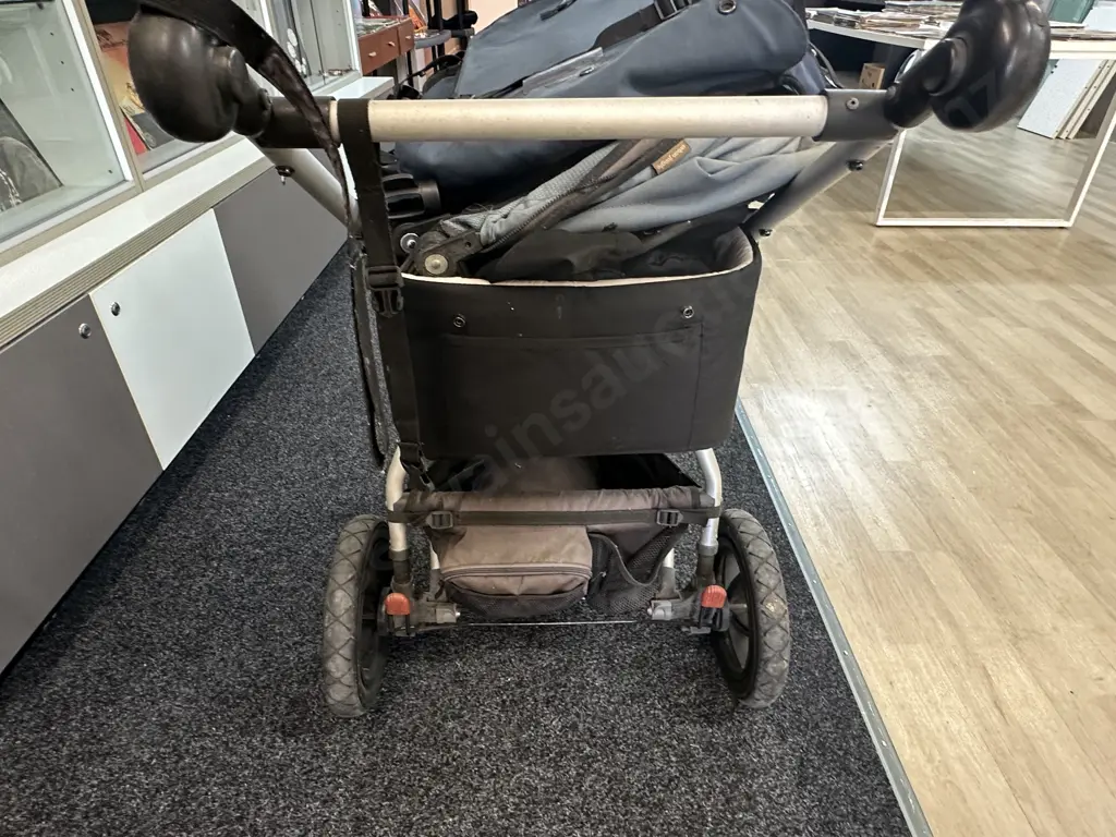 Mountain Buggy Urban Jungle 3 Wheel Pram, Carrycot, Cover & Accessories Image 1++