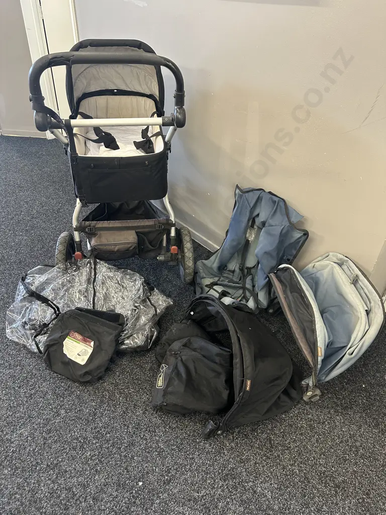Mountain Buggy Urban Jungle 3 Wheel Pram, Carrycot, Cover & Accessories Image 1++