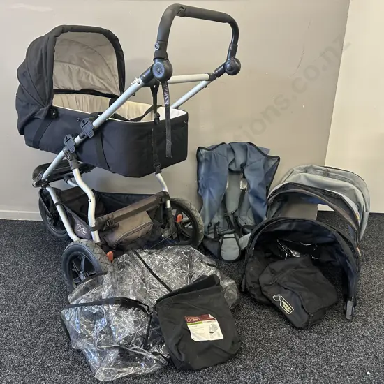 Mountain Buggy Urban Jungle 3 Wheel Pram, Carrycot, Cover & Accessories