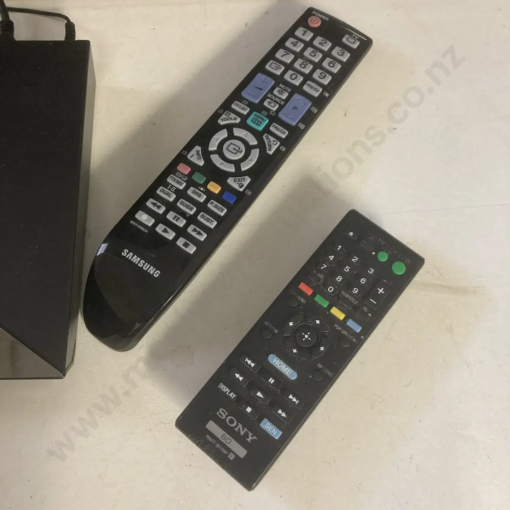 Samsung LA40C550 40" Multi-System LCD TV & Sony Blu-Ray Disc / DVD Player BDP-S5200. With Remote Controls Image 1++