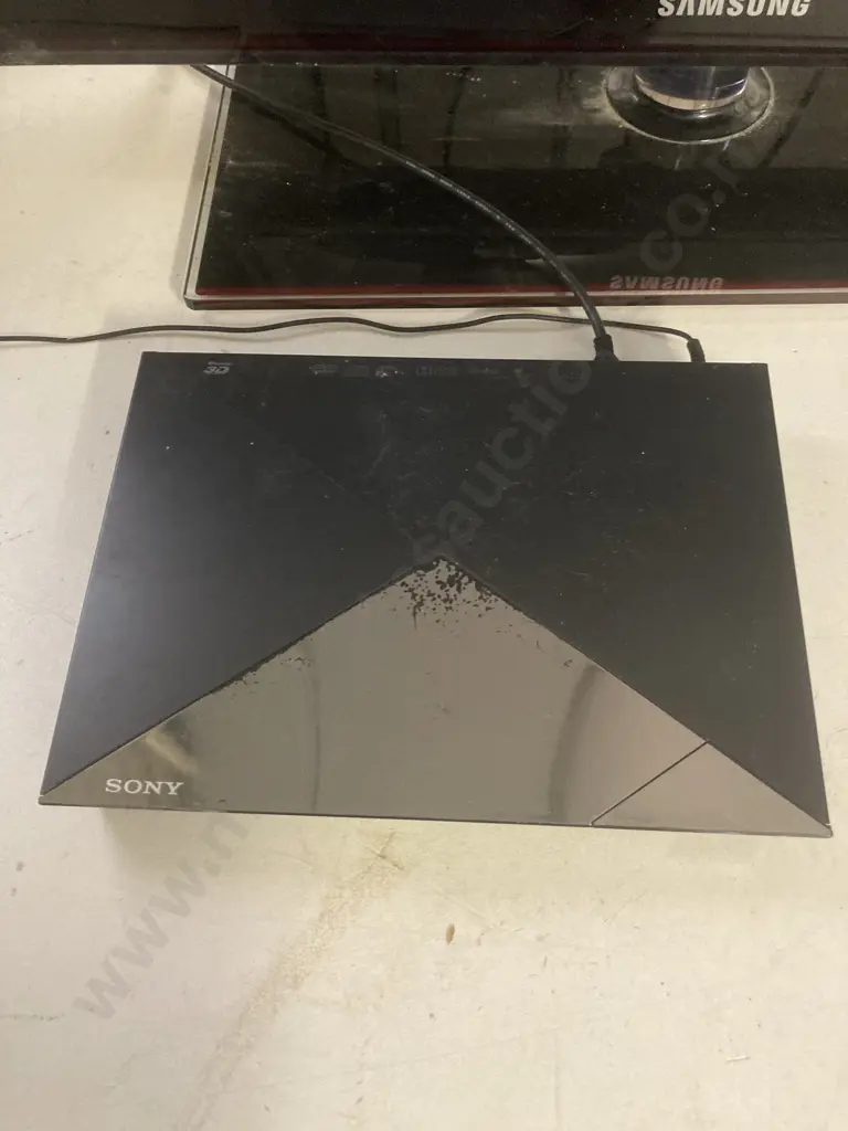 Samsung LA40C550 40" Multi-System LCD TV & Sony Blu-Ray Disc / DVD Player BDP-S5200. With Remote Controls Image 1++