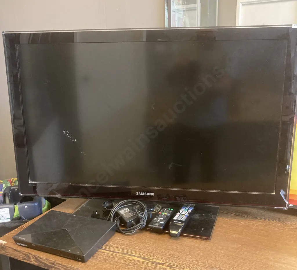Samsung LA40C550 40" Multi-System LCD TV & Sony Blu-Ray Disc / DVD Player BDP-S5200. With Remote Controls Image 1++