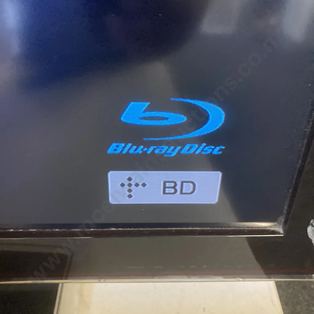 Samsung LA40C550 40" Multi-System LCD TV & Sony Blu-Ray Disc / DVD Player BDP-S5200. With Remote Controls Image 1++