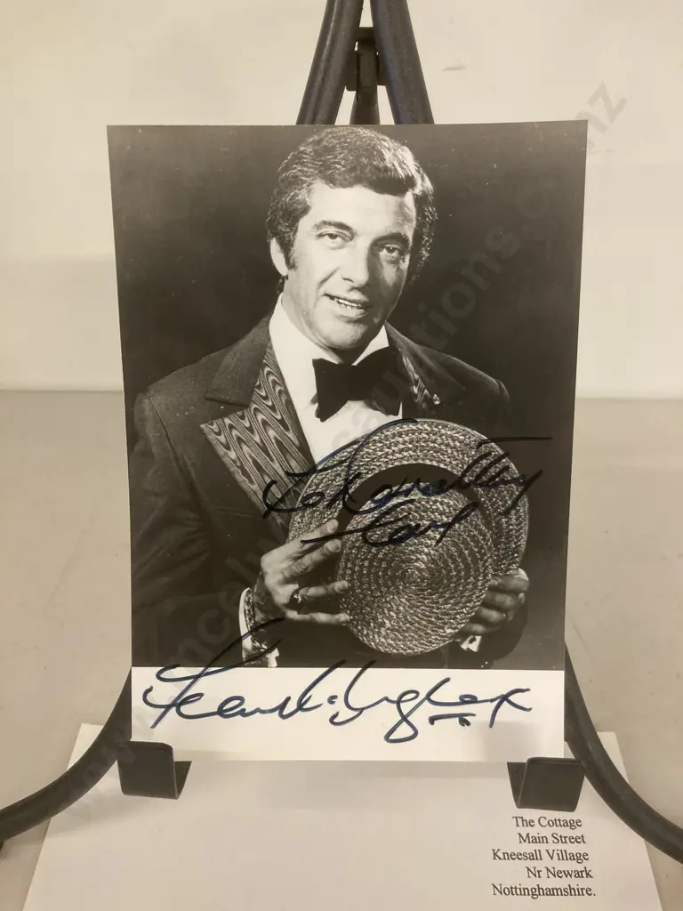 6″ x 4″ Black & White Photo Hand Signed By Frankie Vaughan With Correspondence Image 1++