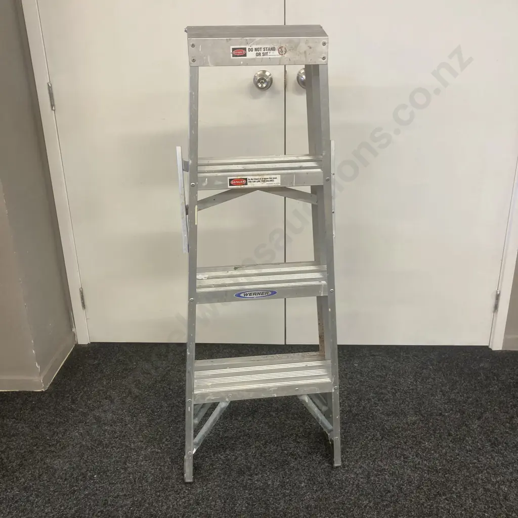 Werner Aluminium Double Sided Stepladder, 1.22m 120Kg Image 1++