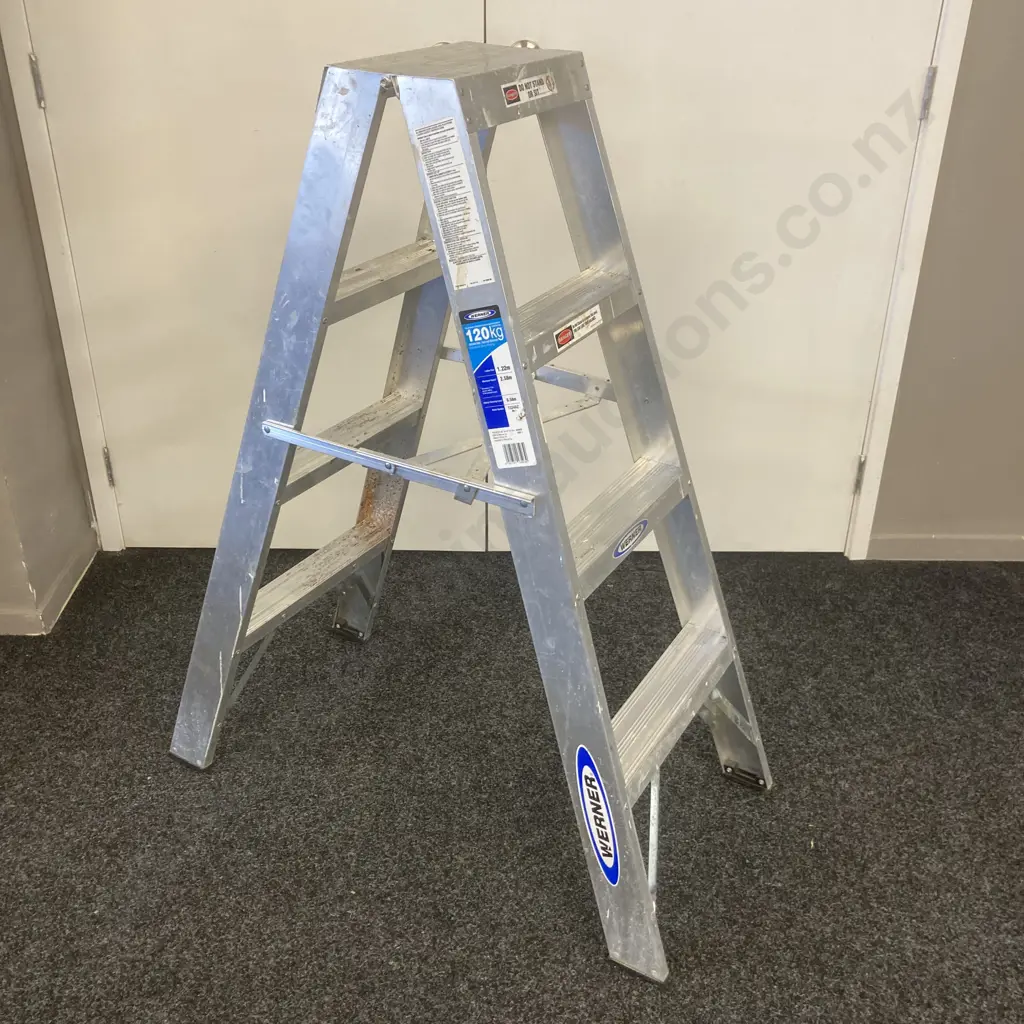 Werner Aluminium Double Sided Stepladder, 1.22m 120Kg Image 1++