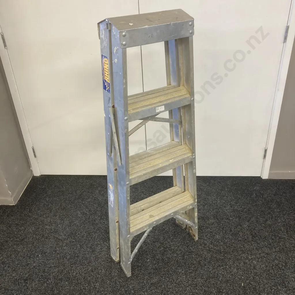 Rhino Aluminium Industrial Double Sided Stepladder, 4' 120Kg Image 1++