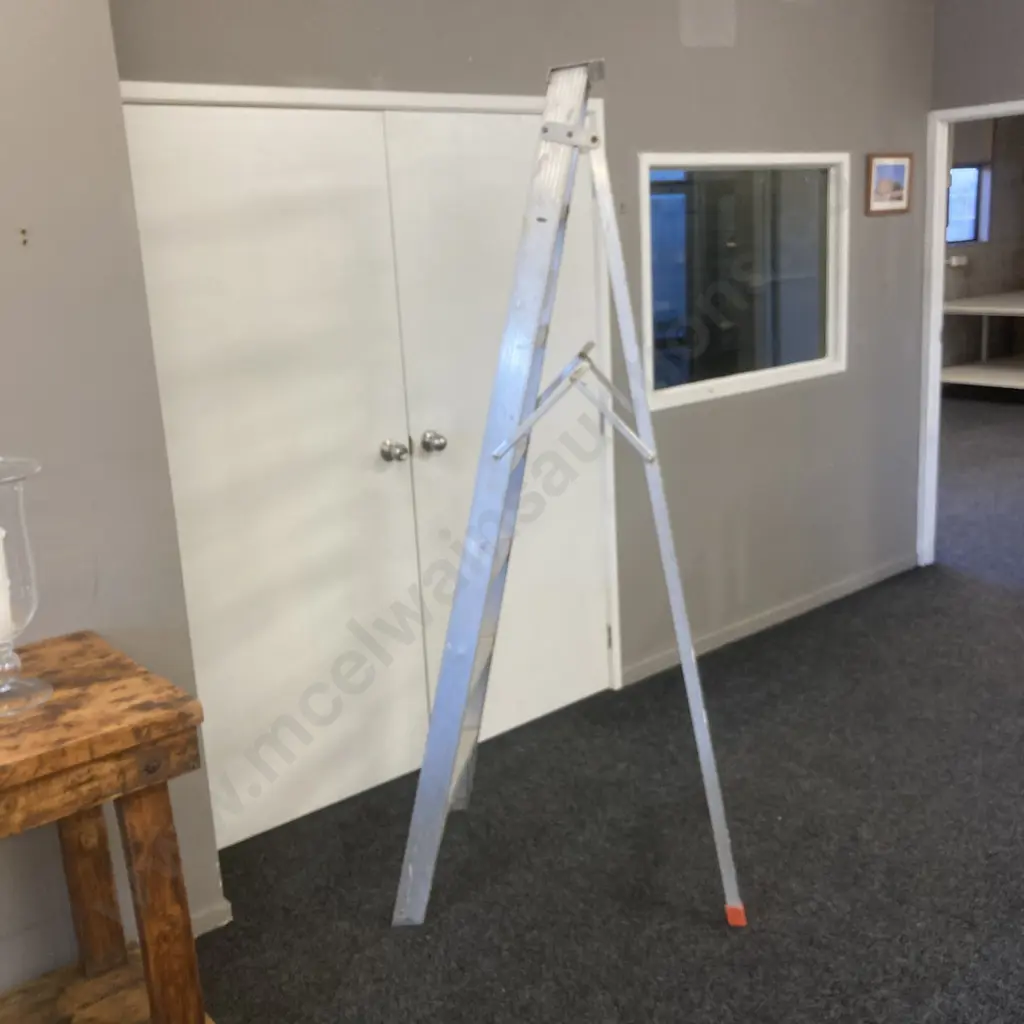 6 Tread Aluminium Ladder, 204cm Image 1++