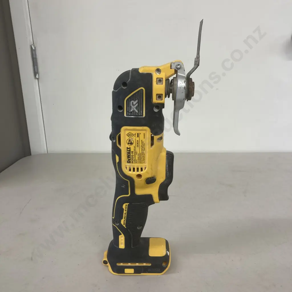 DeWALT 18V Brushless Cordless Oscillating Multi-tool Skin - DCS355-XE Image 1++