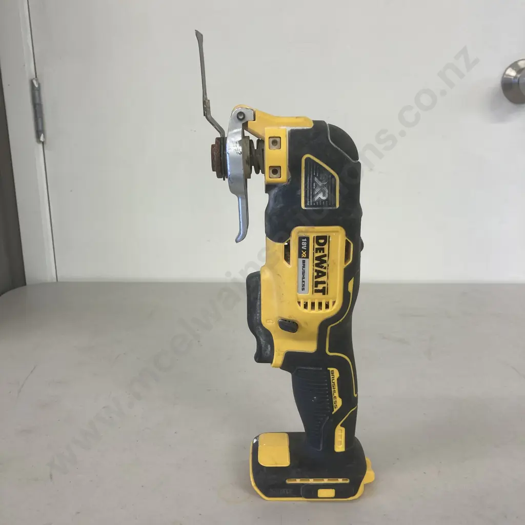 DeWALT 18V Brushless Cordless Oscillating Multi-tool Skin - DCS355-XE Image 1++