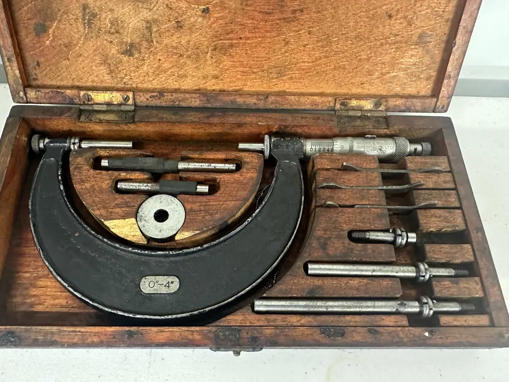 Vintage Moore & Wright (Sheffield England) 0-4" External Adjustable Micrometer Boxed Set - No 941 Image 1++