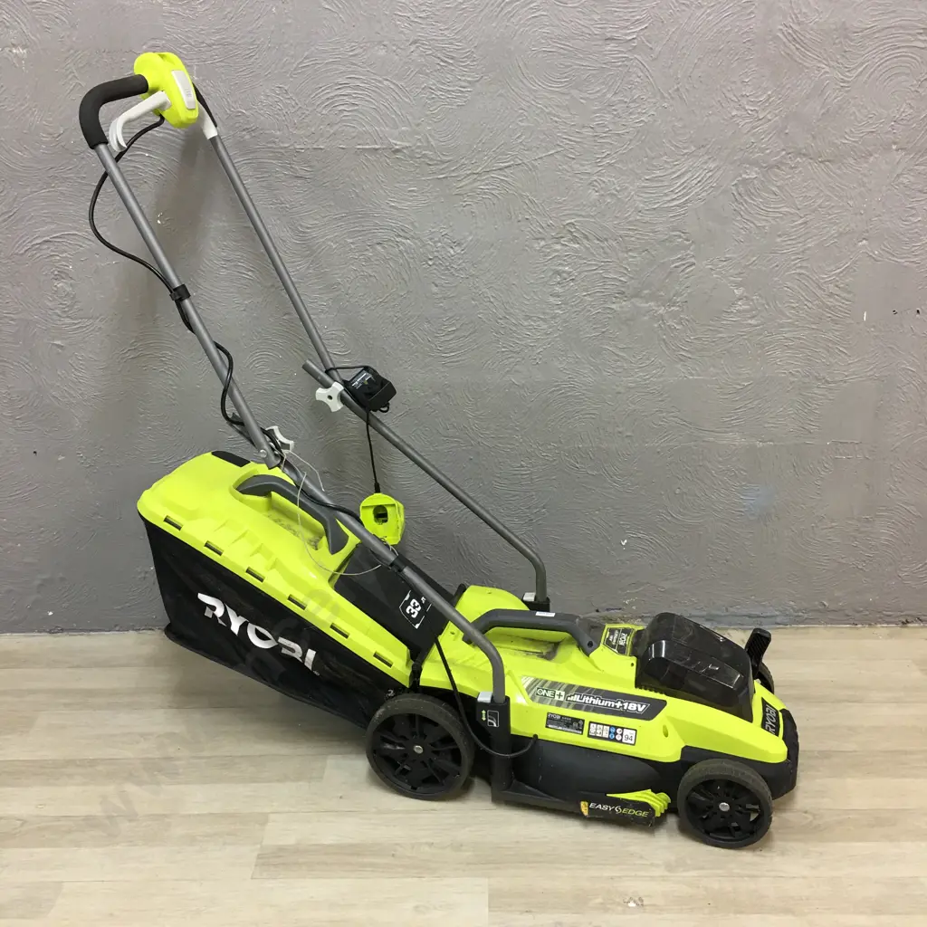 Ryobi 18V One+ OM1833S 33cm Lawnmower With 1.4Ah Battery & Charger Image 1++