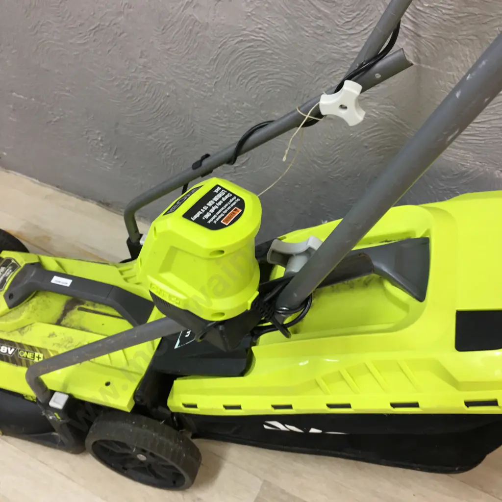 Ryobi 18V One+ OM1833S 33cm Lawnmower With 1.4Ah Battery & Charger Image 1++