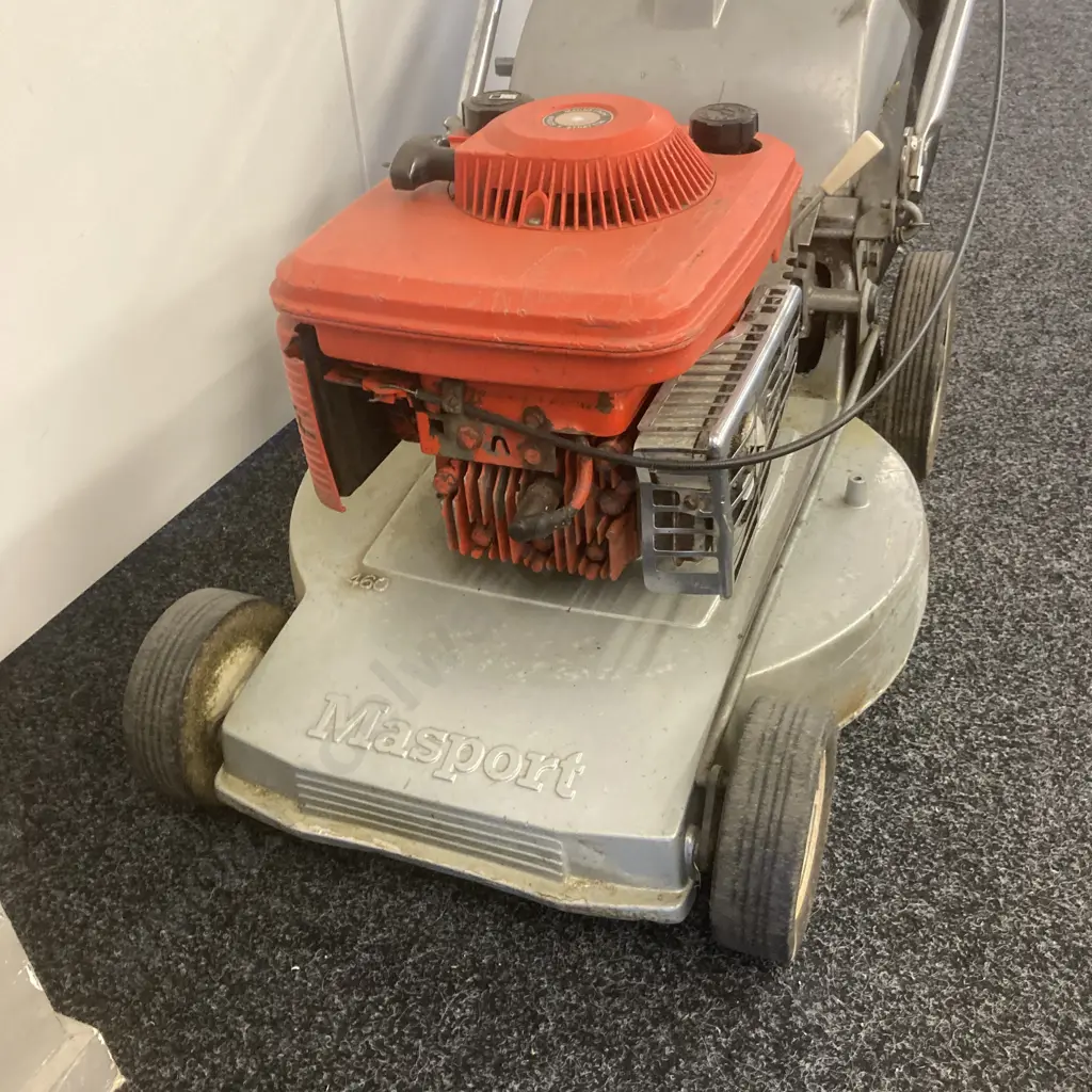 Masport Lawnmower With Catcher Image 1++